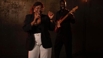 Джиа и Алгоритм бэнд. Винтажный джаз на панорамной крыше при свечах