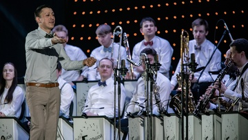 Праздничный концерт с оркестром Петра Востокова. Серенада солнечной долины. Чай вдвоём. Караван