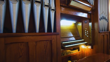 Орган и саксофон при свечах. Времена года и топовые саундтреки