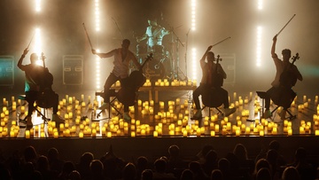 Мировые рок-хиты на виолончелях при свечах