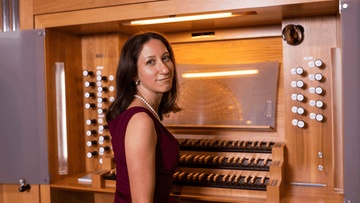 Бах и Мусоргский. Старинный орган при свечах