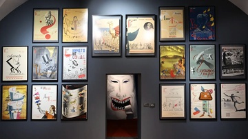 Арт-медиация «Театр» по выставке «Николай Акимов и ученики» для посетителей серебряного возраста