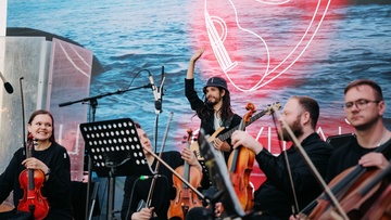 Симфония у моря. Очень странные дела