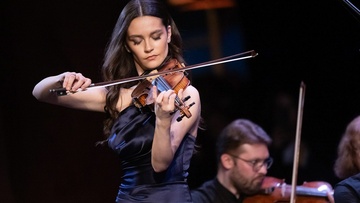 Симфонический оркестр и Валерия Абрамова