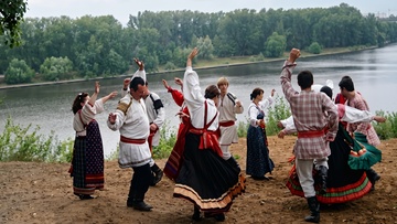 Вниз по матушке по Волге