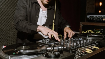 Vinyl & Talks