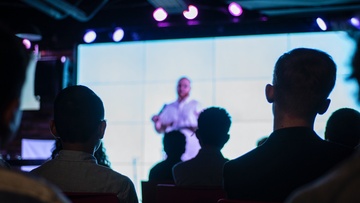 Угадай мелодию. 100 русских хитов 00-х и 10-х
