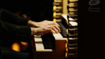 Ludovico Einaudi. Орган при свечах