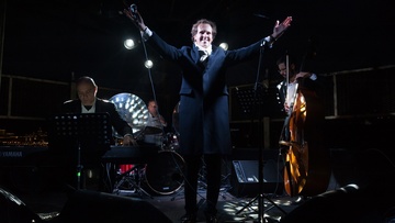 Алекс Абра. Sinatra Christmas